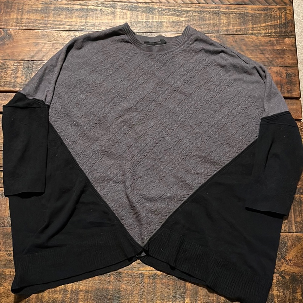 Vera Wang - Simply Vera Wang Sweater - Size: M / L